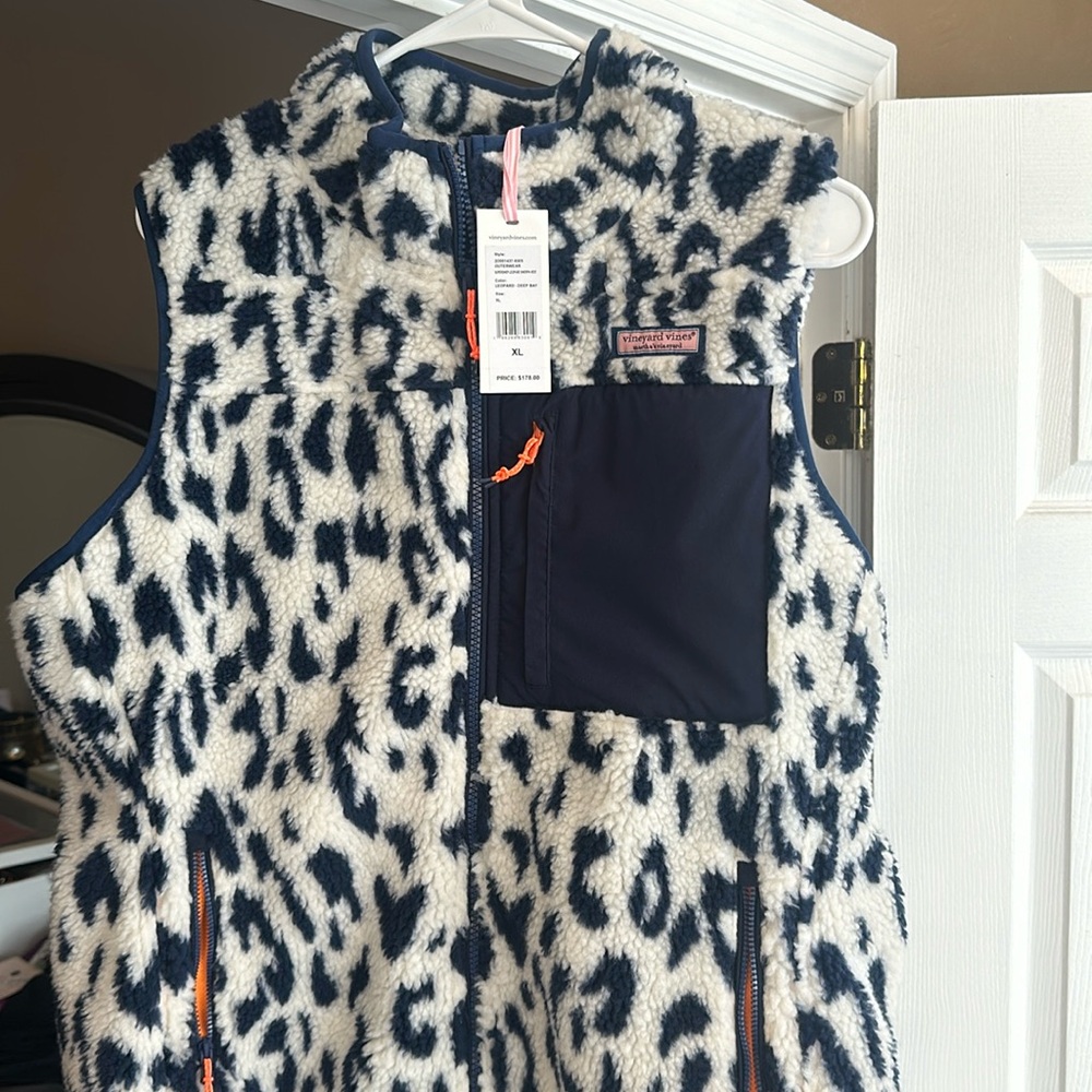 Vineyard Vines supershep leopard Sherpa vest XL